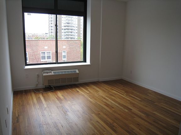 4th image of 3210 Riverdale Ave APT 6j