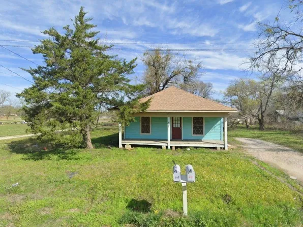 401 E Sanger St, Celeste, TX 75423