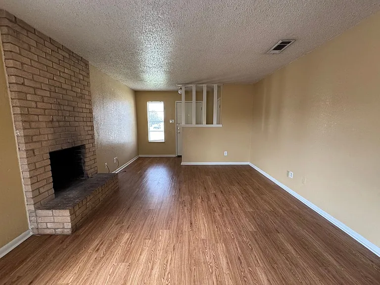 2208 Hunt Dr — Photo 4