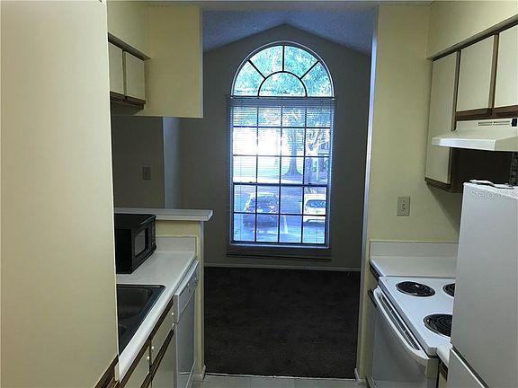 5th image of 8630 Mallard Reserve Dr Unit 201