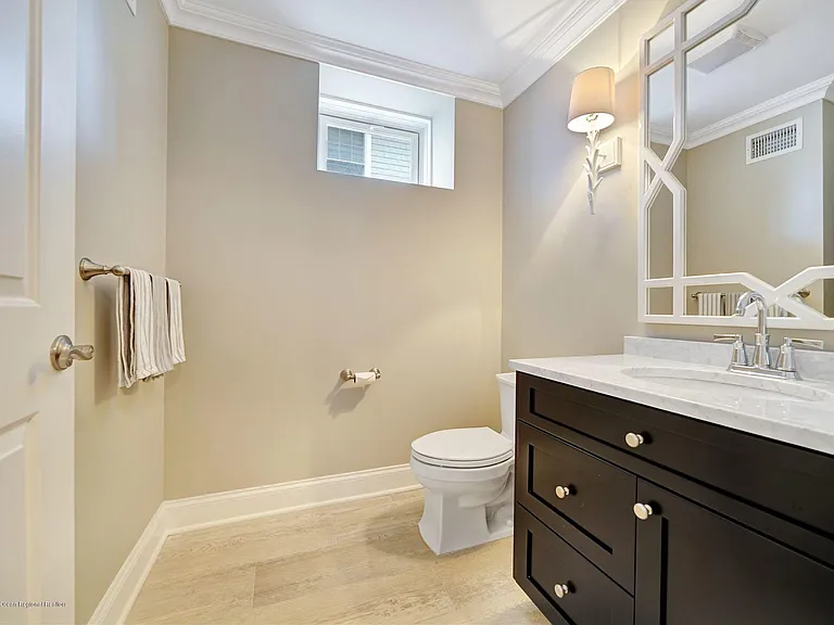 401 Monmouth Ave — Photo 24