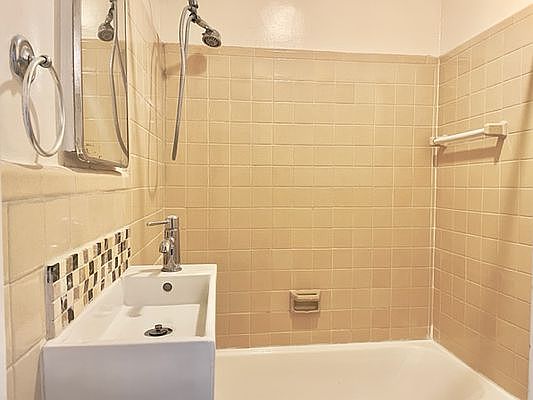 5th image of 1263 Arnow Ave #1
