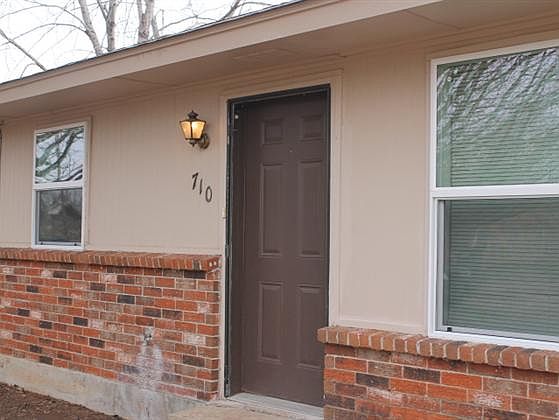 1st image of 710 Meadowlake Dr
