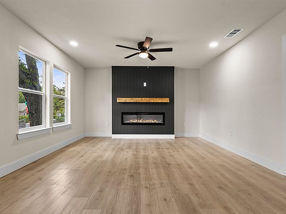 5th image of 1104 S Brighton Ave