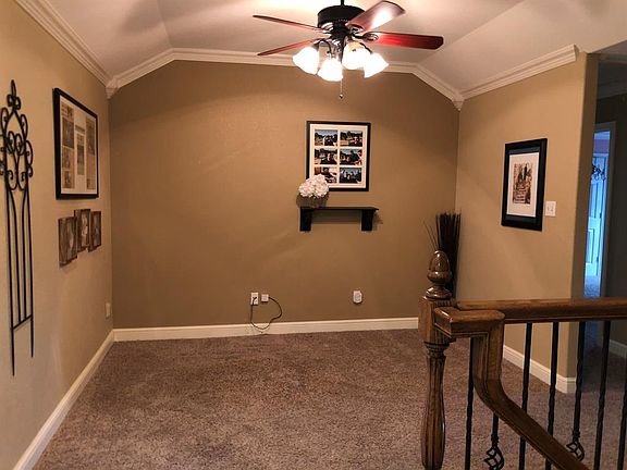 3rd image of 2305 Heatherdale Dr