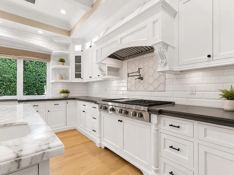10331 Valley Spring Ln — Photo 12
