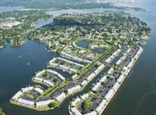 111 Seahorse Dr SE UNIT B, Saint Petersburg, FL 33705