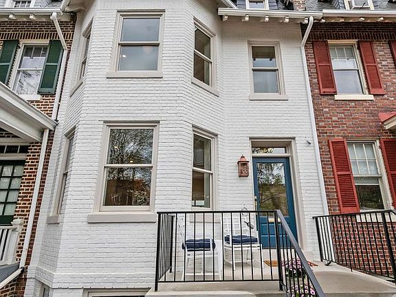 3rd image of 647 E St NE