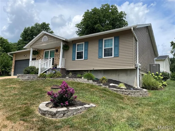 1735 Ballard Dr, Imperial, MO 63052