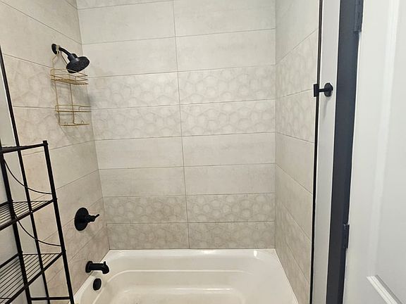 5th image of 194-196 Johnson Ave #8