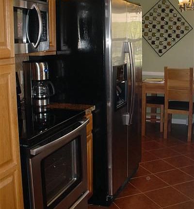 5th image of 941 Cloverdale Ave