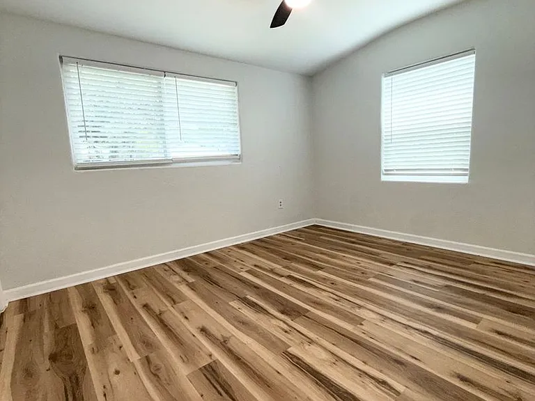 1016 Alba Dr — Photo 17