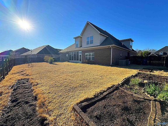 5th image of 212 Heritage Mill Dr