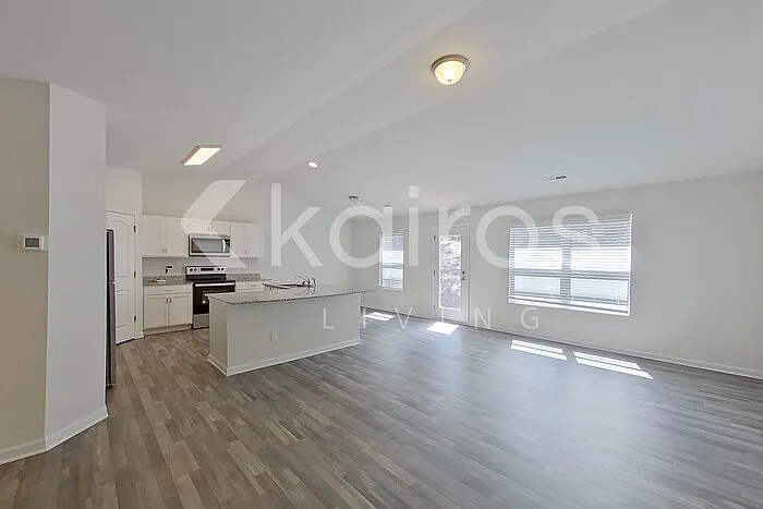 1151 Silvertrace Dr — Photo 2