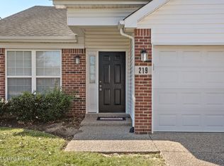 219 Charlton Wynde Dr, Louisville, KY 40245