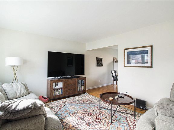 3rd image of 425 S 7th St #1