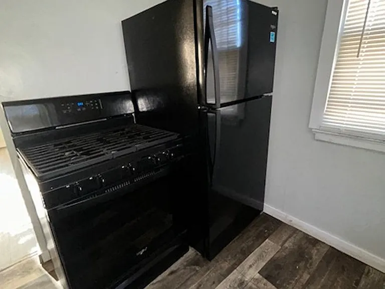 919 S Sherman Ave — Photo 4