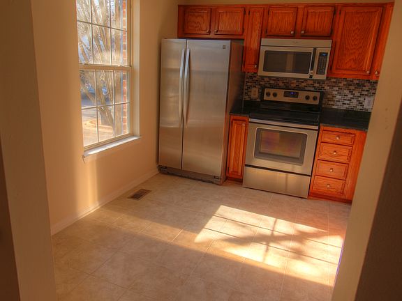 5th image of 108 Stafford Mews Ln