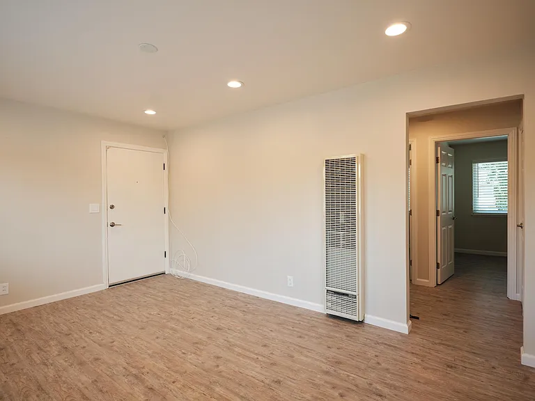 1695 Whitwood Ln #4 — Photo 6