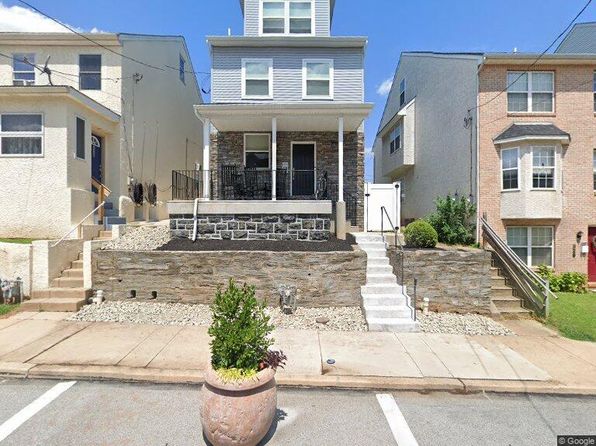 422 E Hector St