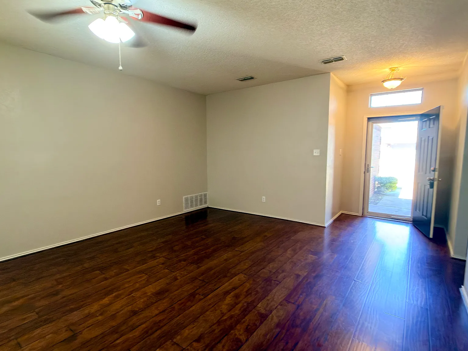 3 bed, 1530 sqft, $1,650 — Photo 2