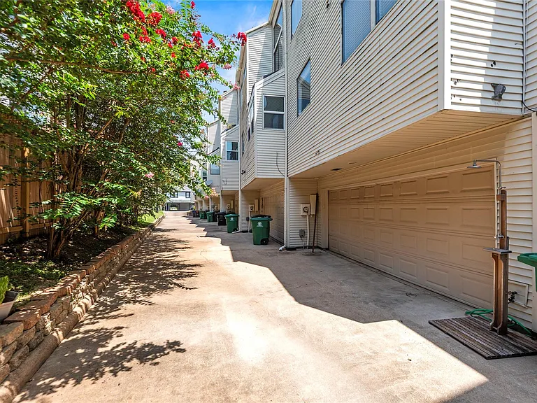 6311 Westcott St — Photo 25