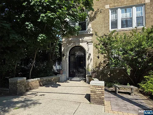 22 Seymour St #6 Photo 1
