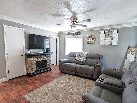 2nd image of 325 Adella St