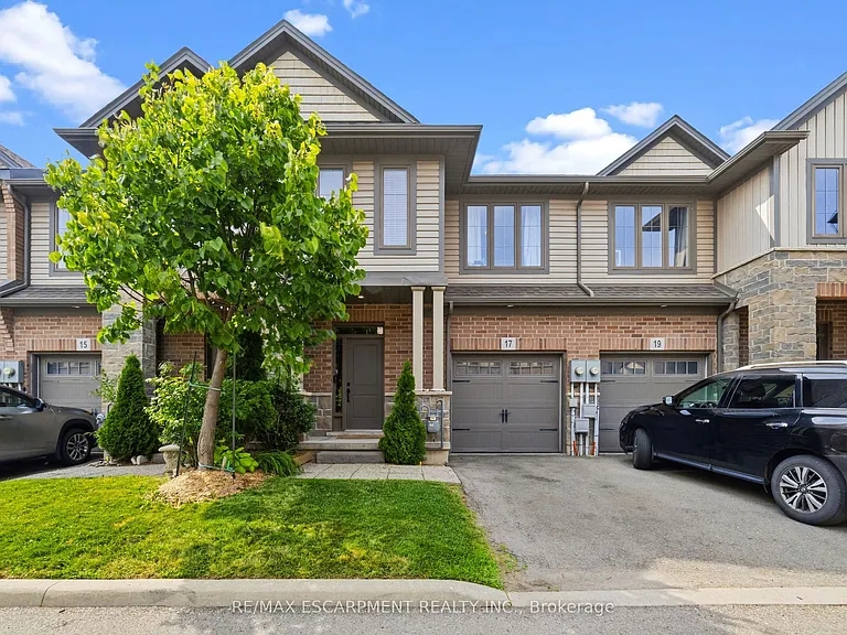17 Southshore Cres — Photo 1