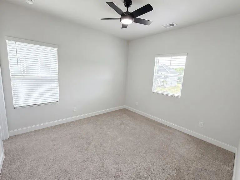 1205 Black Walnut St — Photo 4