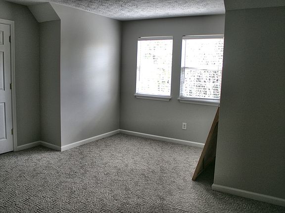 3rd image of 1019 Hilton Ln