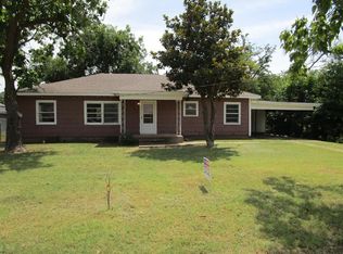 1023 W Hamilton St, Olney, TX 76374