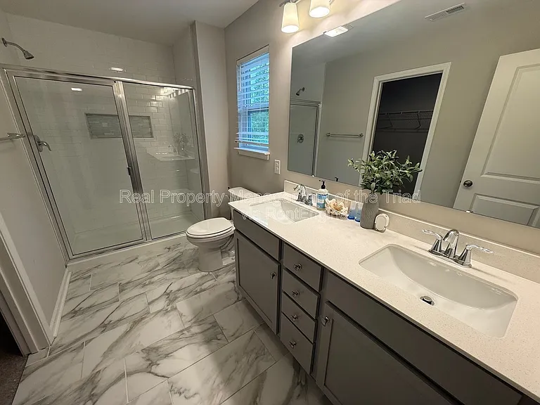 2457 Dukes Hollow Ct — Photo 3