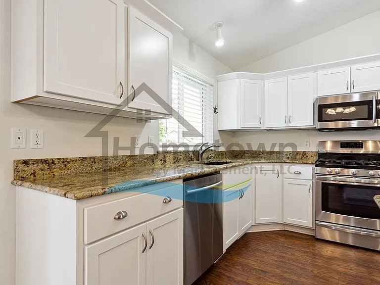 7358 N Aaron St — Photo 10