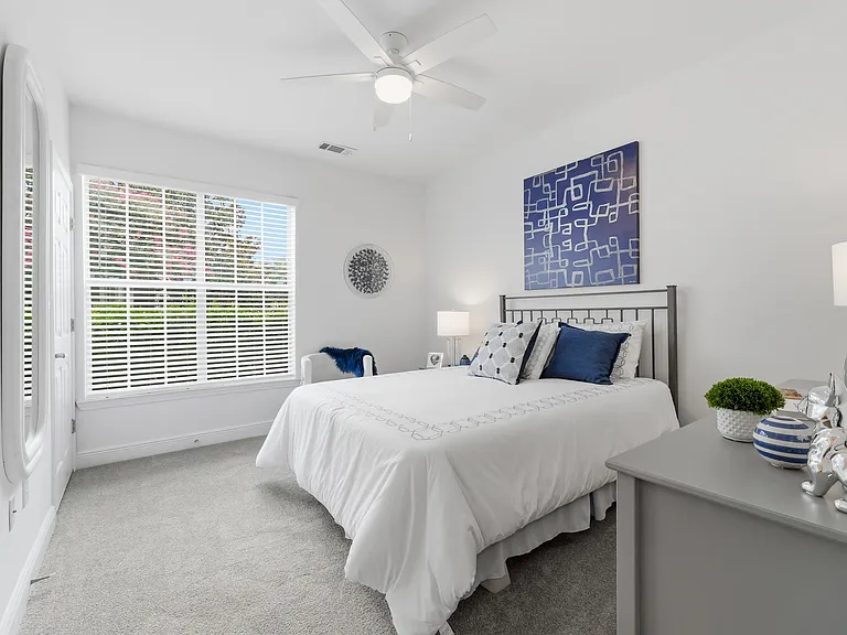 The Regent Apartment Homes — Photo 30
