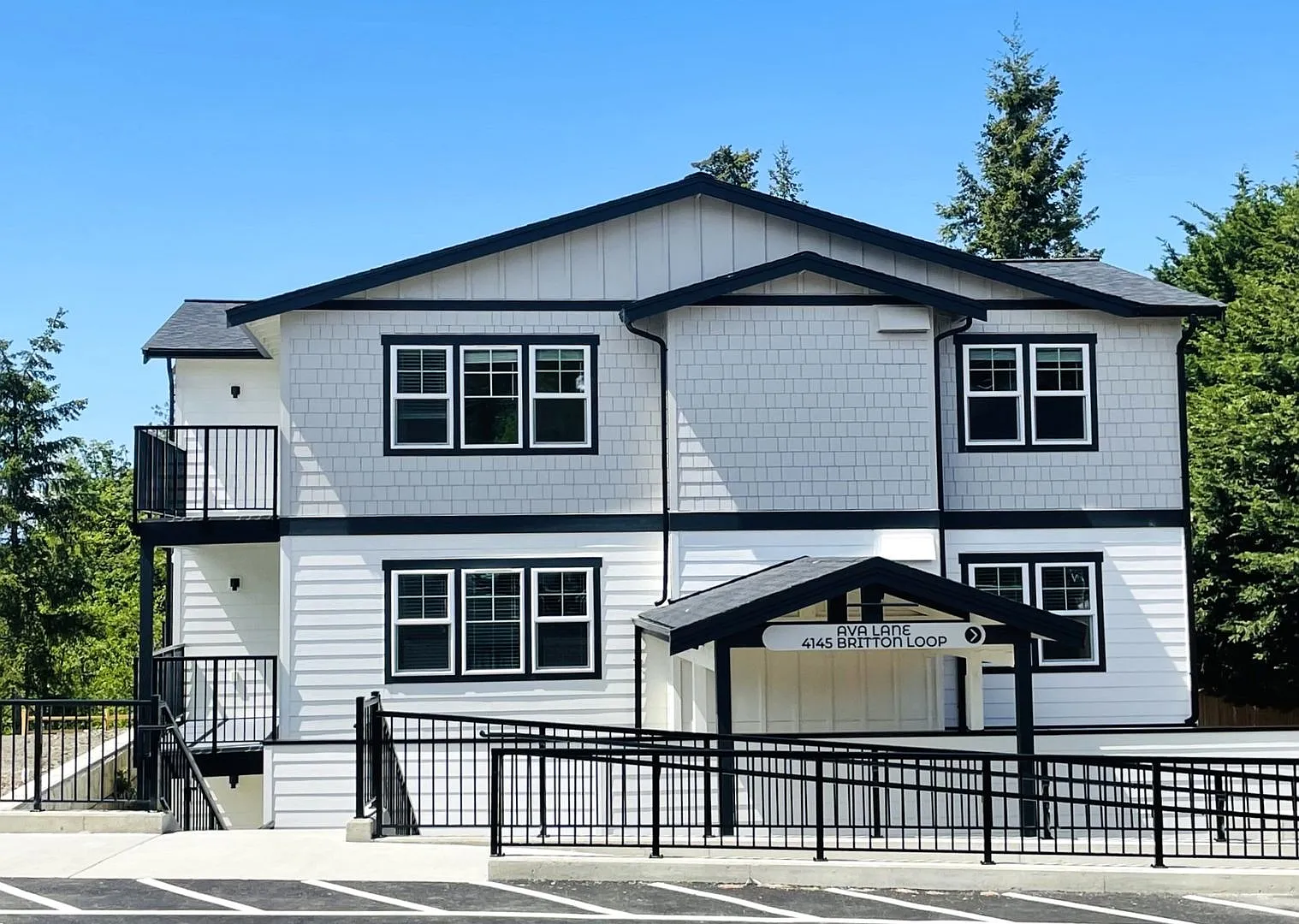 3 Bedroom, 1.5 Bathroom in Barkley Neighborhood! — Photo 2