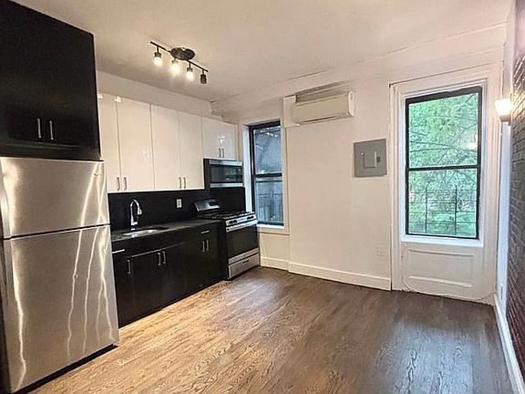4th image of 921 Saint Marks Ave APT 3C
