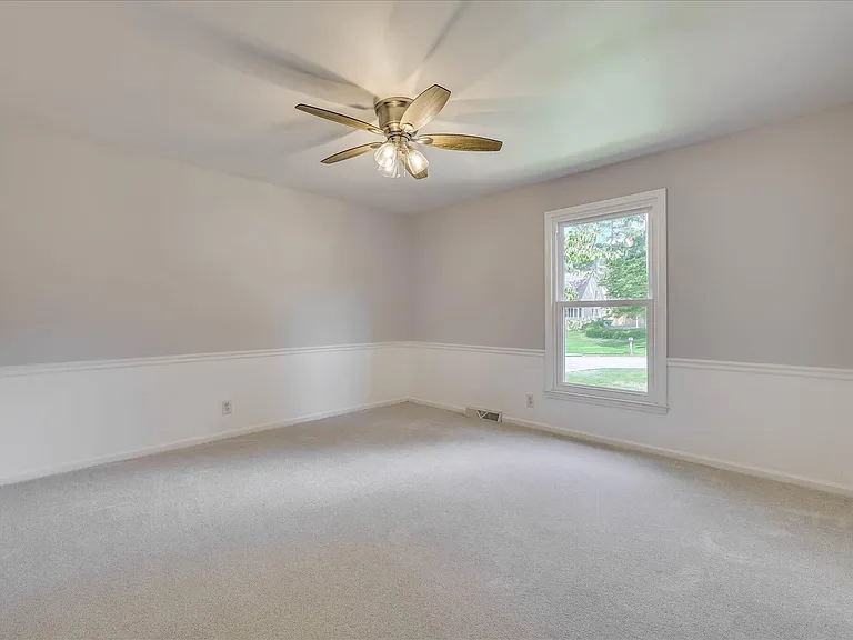 2111 Huron Dr — Photo 30