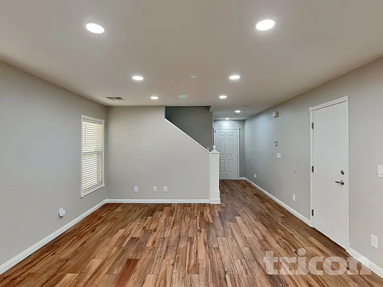 102 Health Aster Ct — Photo 2