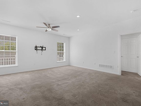 4th image of 15102 Wildflower Way