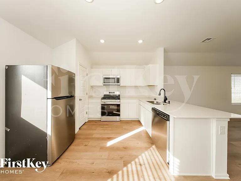 421 Kale Rd — Photo 6