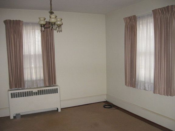 3rd image of 205 Green Hill Dr