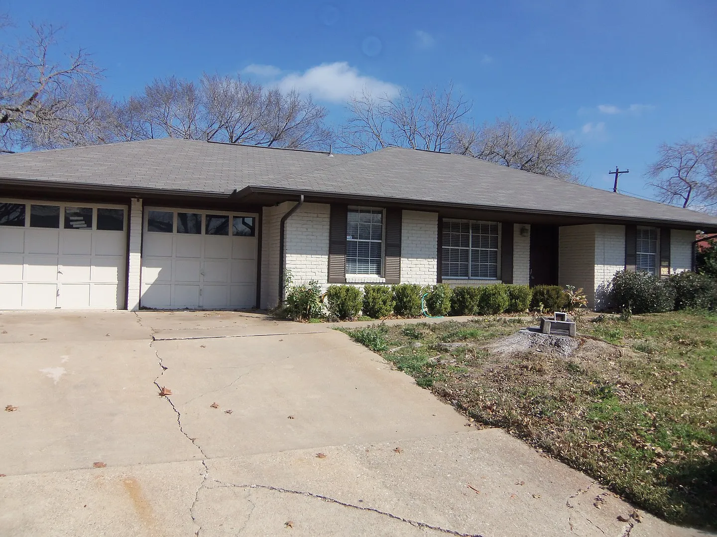 Nice updated older house in established neighborhood in Central Austin — Photo 1