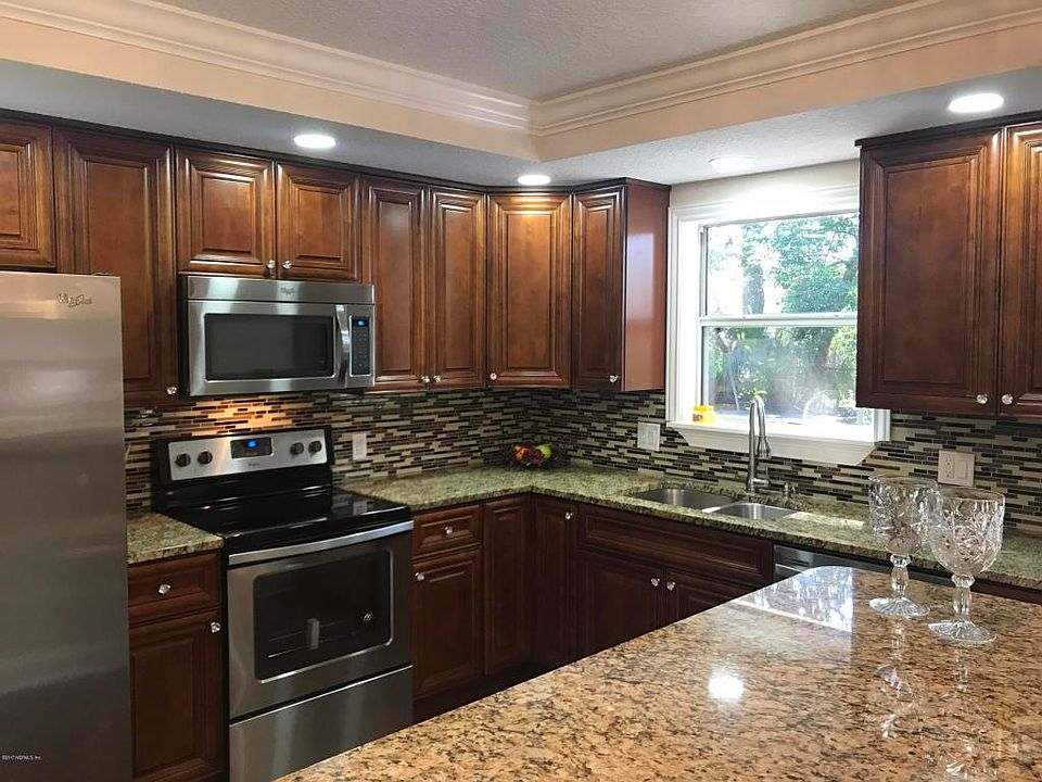 1st image of 7018 Greenholly Dr