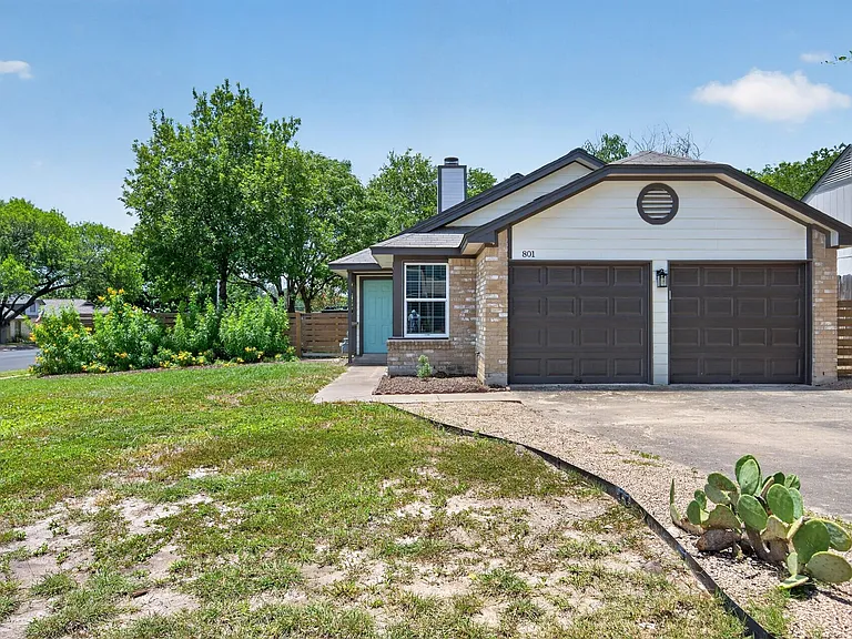 801 Kavanagh Dr — Photo 1