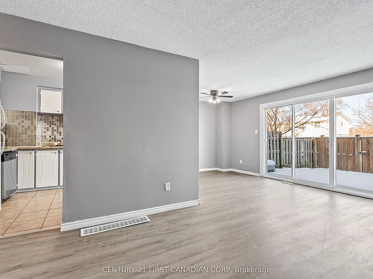 500 Osgoode Dr #20 — Photo 5