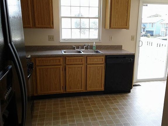 5th image of 2858 Arrowsmith Dr