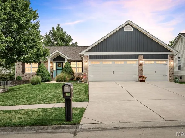 156 Old Williamsburg Pkwy, Wentzville, MO 63385