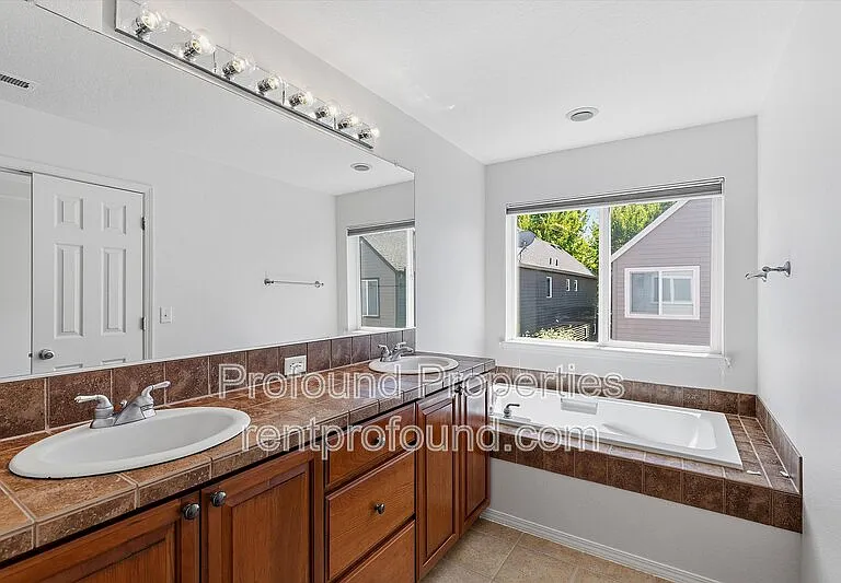 1140 SE Tamango St — Photo 22