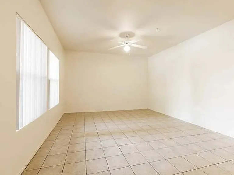 San Remo Apartments — Photo 7